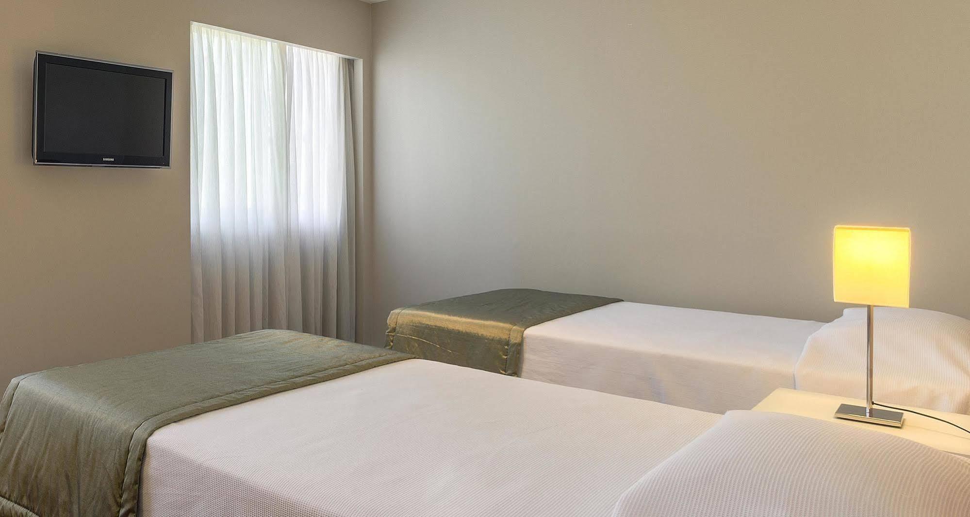 Nacional - Proximo Ao Complexo Hospitalar Santa Casa E Ufrgs 3* Porto Alegre