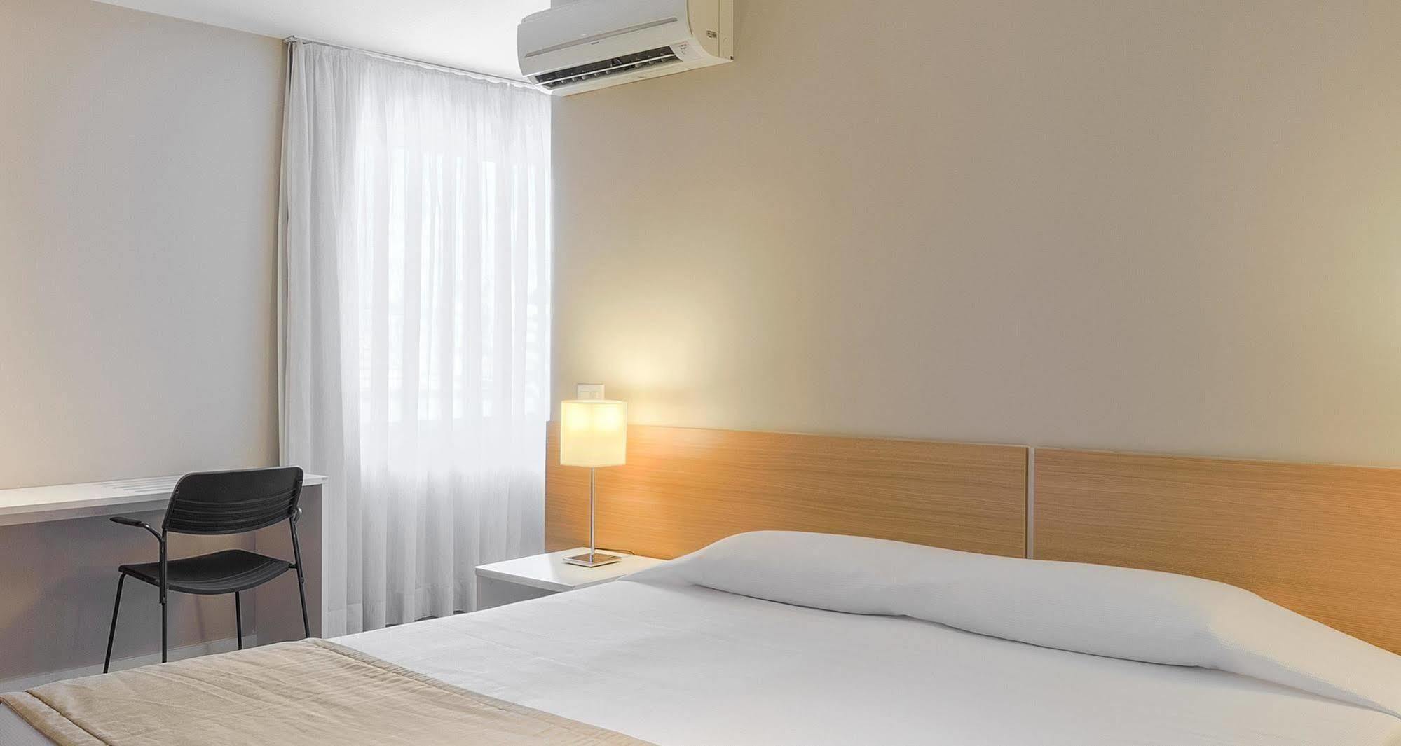 酒店 Nacional - Proximo Ao Complexo Hospitalar Santa Casa E Ufrgs 3*